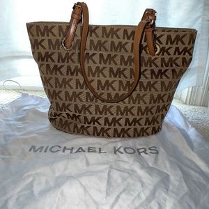 Classic Michael Kors Shoulder Bag